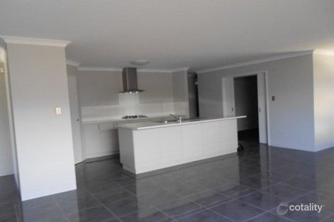 Property photo of 17 Featherleaf Elbow Banksia Grove WA 6031