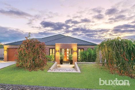 8 Lyttle Cres, Cardigan Village, VIC 3352