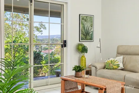 Property photo of 2 Victor Close Green Point NSW 2251