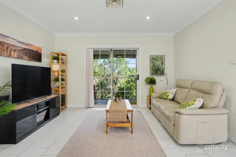 Property photo of 2 Victor Close Green Point NSW 2251
