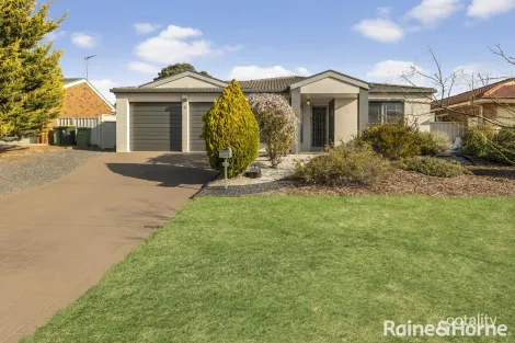 Property photo of 8 Thomas Royal Gardens Queanbeyan East NSW 2620