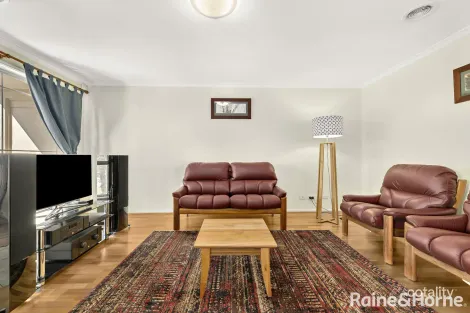 Property photo of 8 Thomas Royal Gardens Queanbeyan East NSW 2620