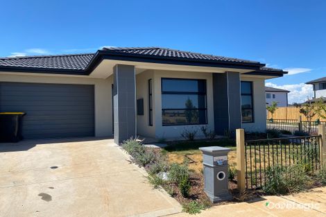 Property photo of 17 Alliance Grove Rockbank VIC 3335