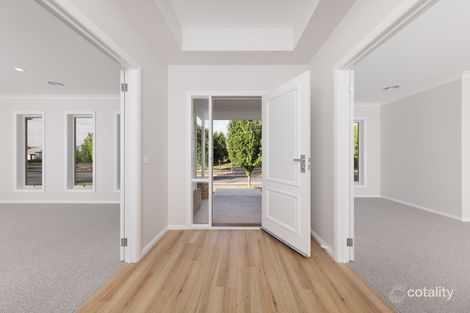 Property photo of 11 Riverside Boulevard Killara VIC 3691