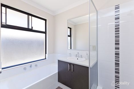 Property photo of 24 Mayali Bend Banksia Grove WA 6031