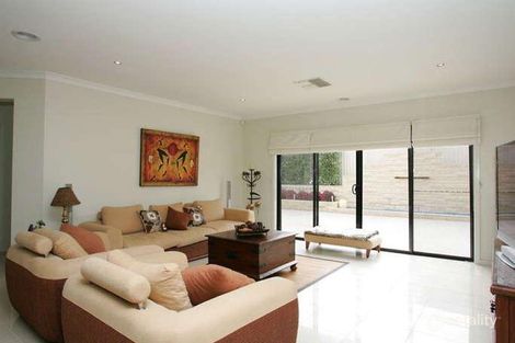 Property photo of 16 Threadneedle Street Attwood VIC 3049