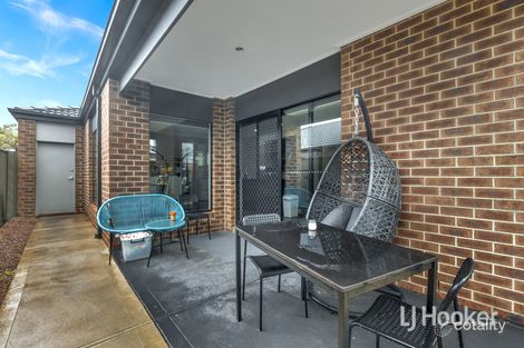 Property photo of 11 Avebury Drive Cobblebank VIC 3338