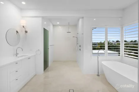 Property photo of 2328 Cressbrook Drive Hope Island QLD 4212