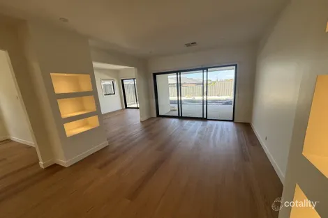 Property photo of 40 Arnaud Loop Wollert VIC 3750