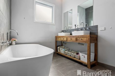 Property photo of 410 Macarthur Street Soldiers Hill VIC 3350