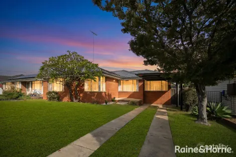 25 Koala Ave, Ingleburn, NSW 2565