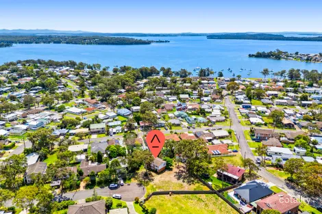 Property photo of 5 Apanie Close Summerland Point NSW 2259