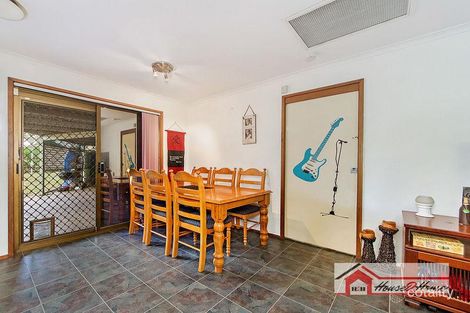 Property photo of 33 Yorkshire Crescent Mount Warren Park QLD 4207