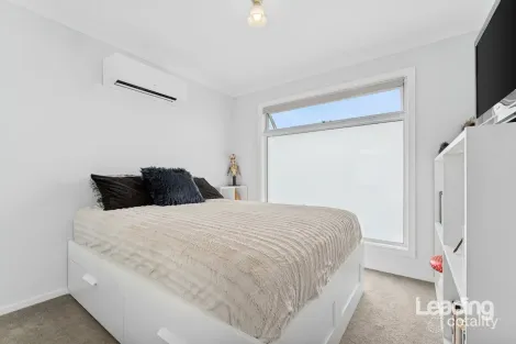 Property photo of 2/188 Oshanassy Street Sunbury VIC 3429