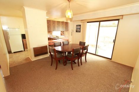 Property photo of 6 Dingley Place Melton West VIC 3337
