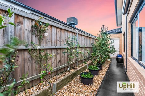 Property photo of 8 Raeburn Drive Clyde North VIC 3978