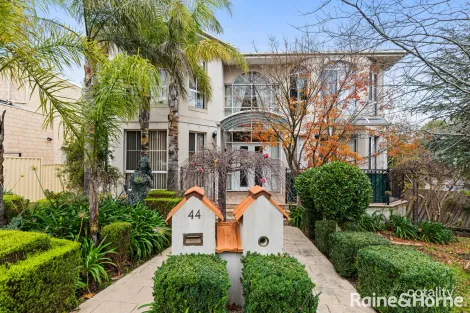 44 Ravenhill Bvd, Roxburgh Park, VIC 3064