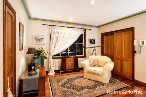 Property photo of 44 Ravenhill Boulevard Roxburgh Park VIC 3064