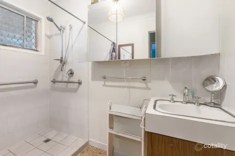 Property photo of 21 Kathleen Avenue Southport QLD 4215