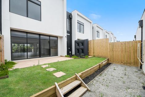 Property photo of 23 Fawkner Walk Clyde North VIC 3978