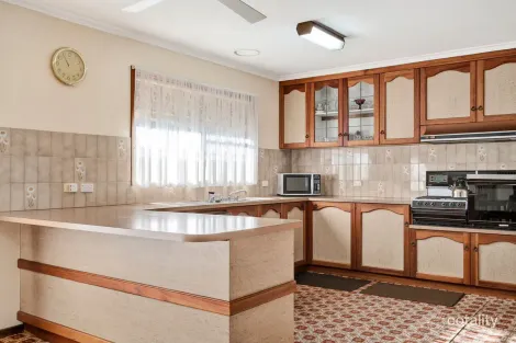 Property photo of 18 Airdrie Street Colac VIC 3250