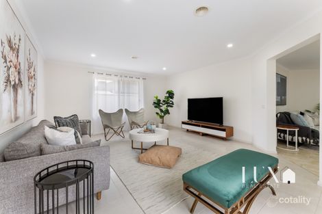 Property photo of 8 Simpson Place Caroline Springs VIC 3023