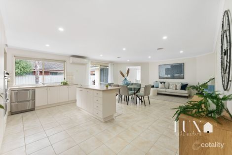 Property photo of 8 Simpson Place Caroline Springs VIC 3023
