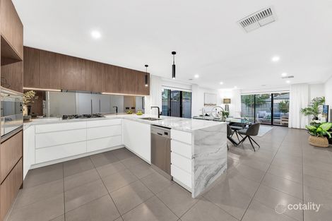 Property photo of 5 Beauchamp Way Cranbourne East VIC 3977