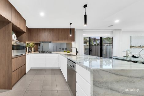 Property photo of 5 Beauchamp Way Cranbourne East VIC 3977