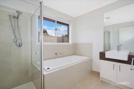 Property photo of 27 Brookfields Mews Lavington NSW 2641