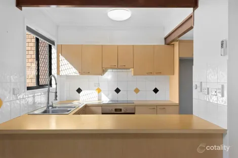 2/142 Carmody Rd, St Lucia, QLD 4067