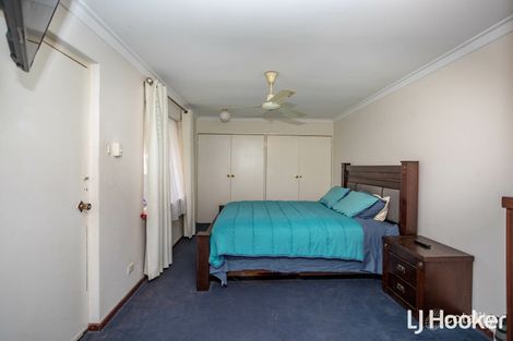 Property photo of 52 Lyrebird Way Thornlie WA 6108