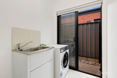 Property photo of 41 Cockatiel Circuit Craigieburn VIC 3064