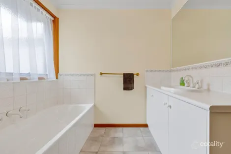 Property photo of 3 Maltby Walk Burwood VIC 3125