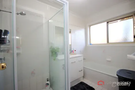 Property photo of 11 Karoom Drive Glenfield Park NSW 2650