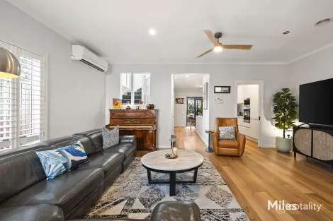 Property photo of 18 Hester Walk Macleod VIC 3085