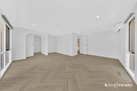 Property photo of 93 Redleap Avenue Mill Park VIC 3082