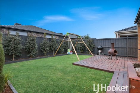 Property photo of 44 Strettle Crescent Cranbourne North VIC 3977