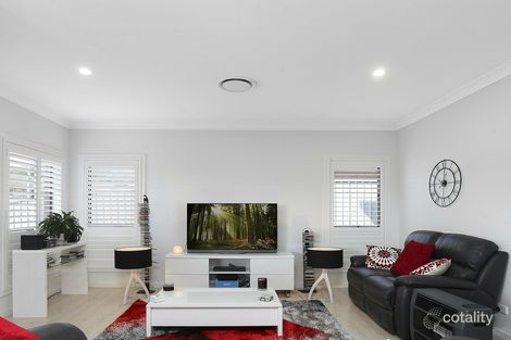 Property photo of 1/25 Devonshire Crescent Oak Flats NSW 2529