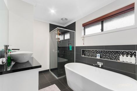 Property photo of 46 Woondella Boulevard Sale VIC 3850