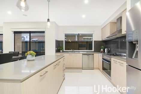 Property photo of 44 Strettle Crescent Cranbourne North VIC 3977