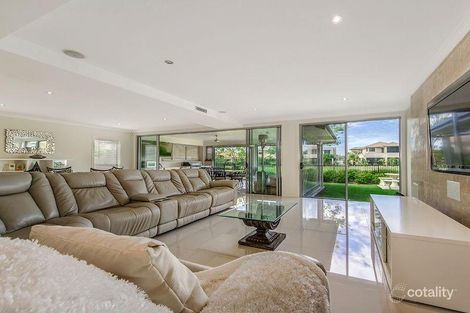 Property photo of 2564 Cressbrook Drive Hope Island QLD 4212