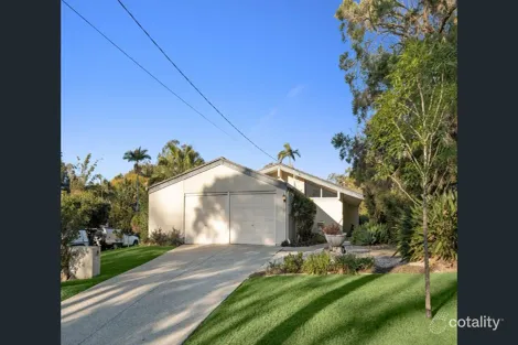 Property photo of 2 Roxburgh Street Kenmore QLD 4069