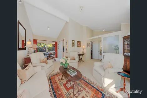 Property photo of 2 Roxburgh Street Kenmore QLD 4069