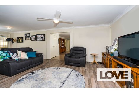 Property photo of 23 Lakeaire Circuit Cameron Park NSW 2285
