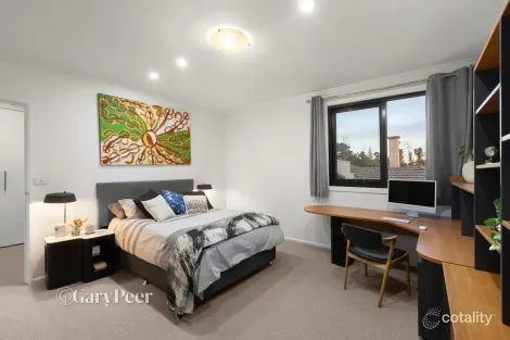 Property photo of 76 Lumeah Road Caulfield North VIC 3161