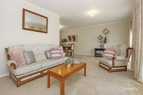 Property photo of 34 Kingston Town Crescent Mill Park VIC 3082