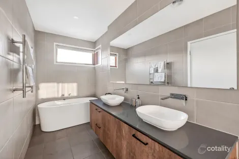 Property photo of 16 Pollen Street Mount Duneed VIC 3217