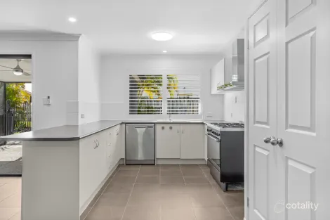 Property photo of 6 Xavier Place Oxenford QLD 4210