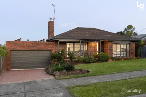 54 GARDENIA ST, PAKENHAM, VIC 3810